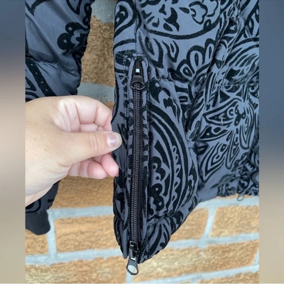 Desigual Medianoche Flocked Velvet NWT,
Puffer Jacket size small - Picture 5 of 16